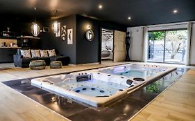 Au Domaine Des Anges Gites Avec Jacuzzi Privatif Dans La Chambre Bain-de-bretagne